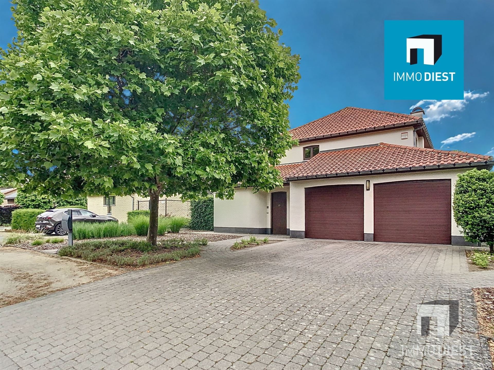 Woning in Spaanse stijl in het groene Zelem-Halen foto {{pictureIndex}}
