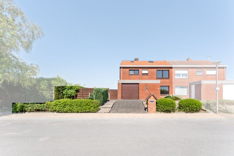 Rumbeke : Gezellige halfopen bebouwing met 4 slaapkamers opp 228 m² nabij sportsite Rumbeke foto {{pictureIndex}}
