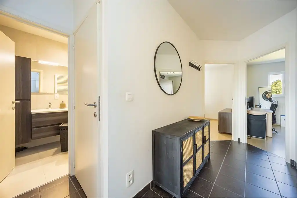 Lichtrijk appartement met 2 slaapkamers, ruim terras en P foto 9