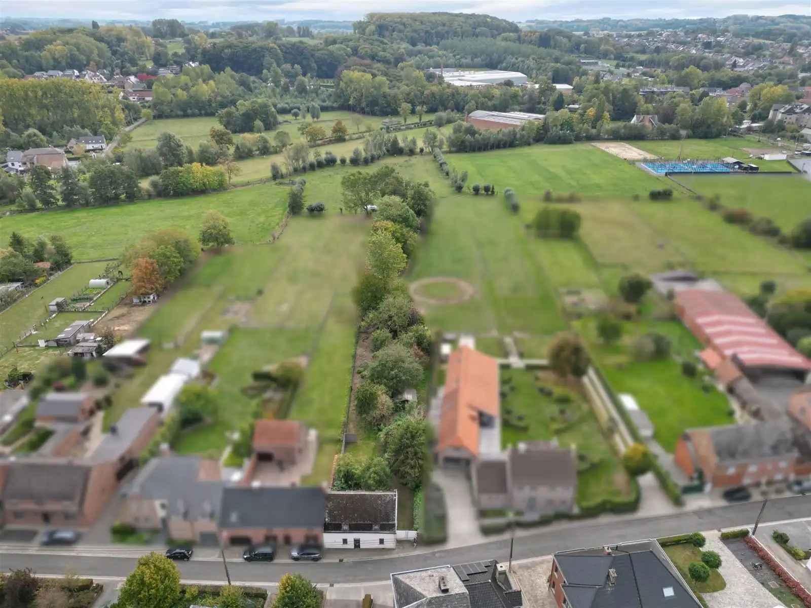 Af te breken woning met boomgaard foto 3