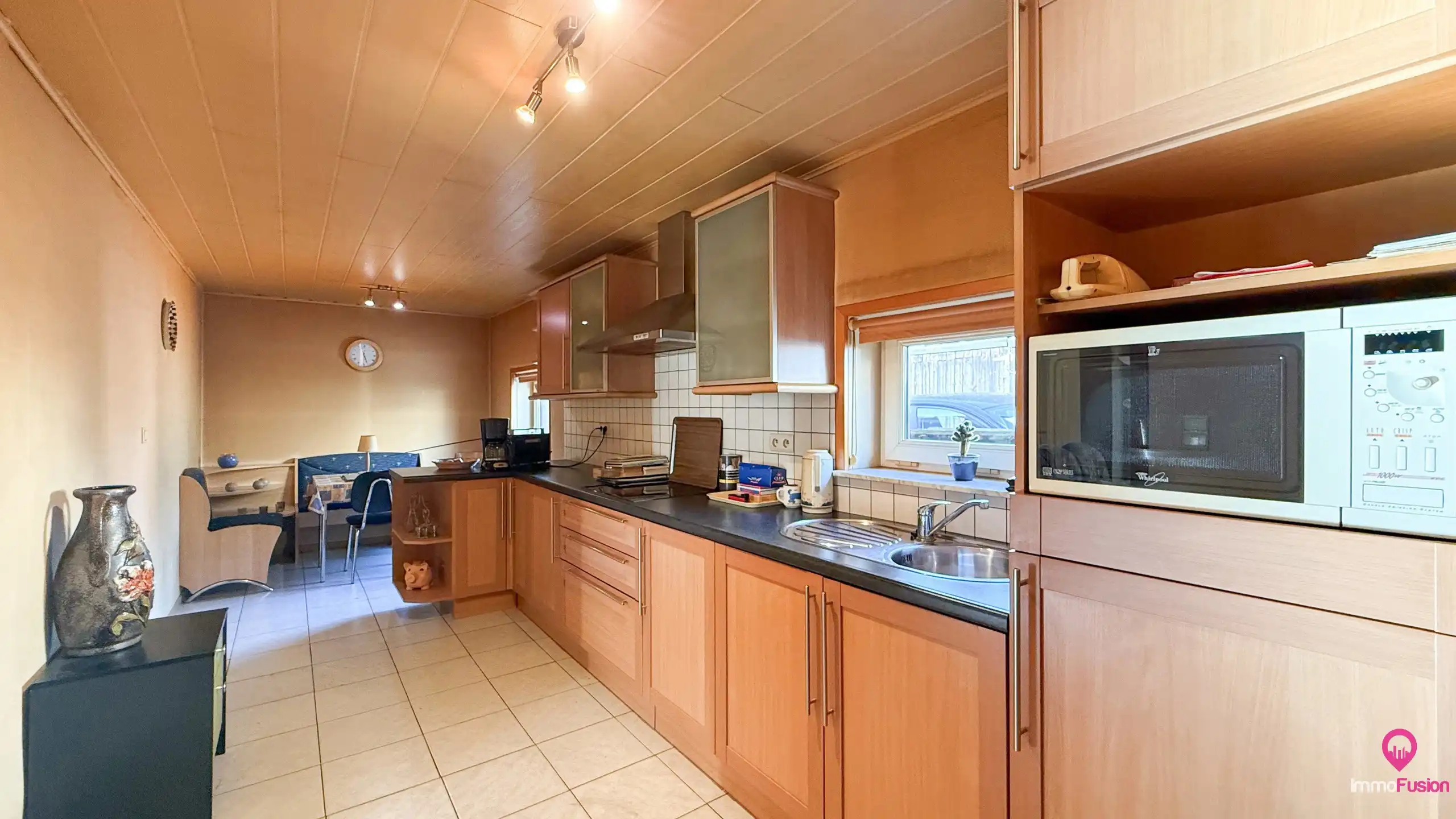 Deels gerenoveerde woning met groot perceel van ca 13are! foto 9