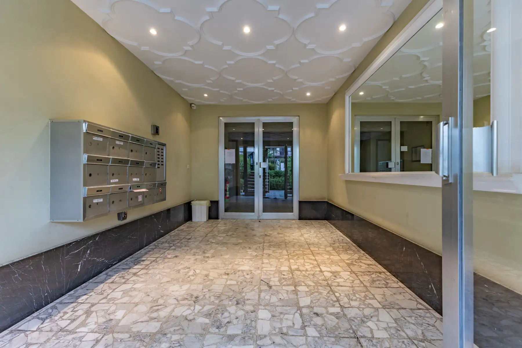 Gunstig gelegen gelijkvloers appartement met kelder foto 3