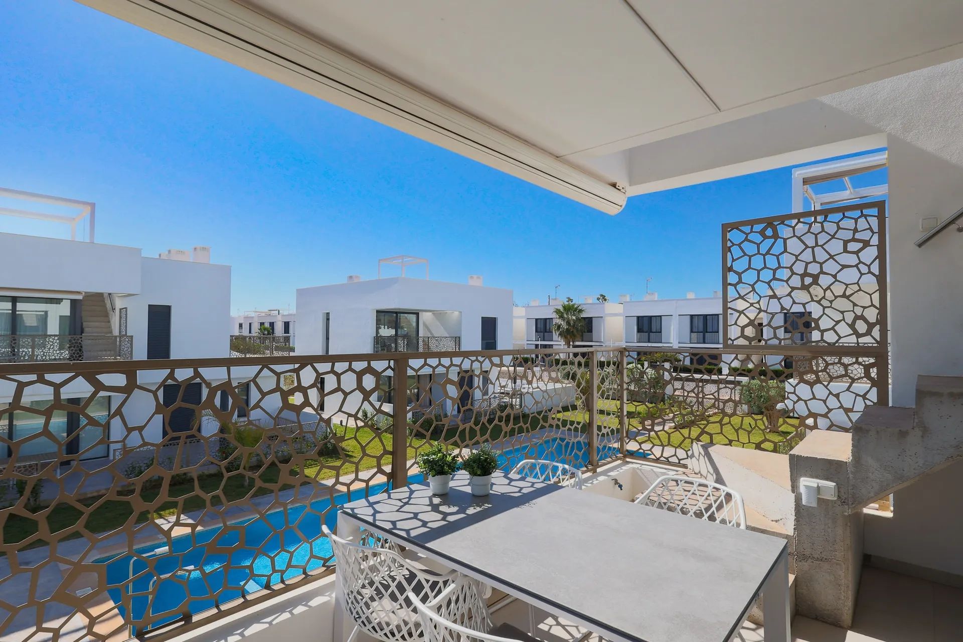 Direct genieten: instapklaar penthouse op toplocatie aan de kust foto 24
