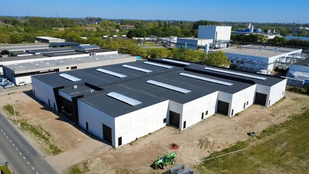 Nieuwbouw magazijn te huur in Durmakker Evergem foto {{pictureIndex}}