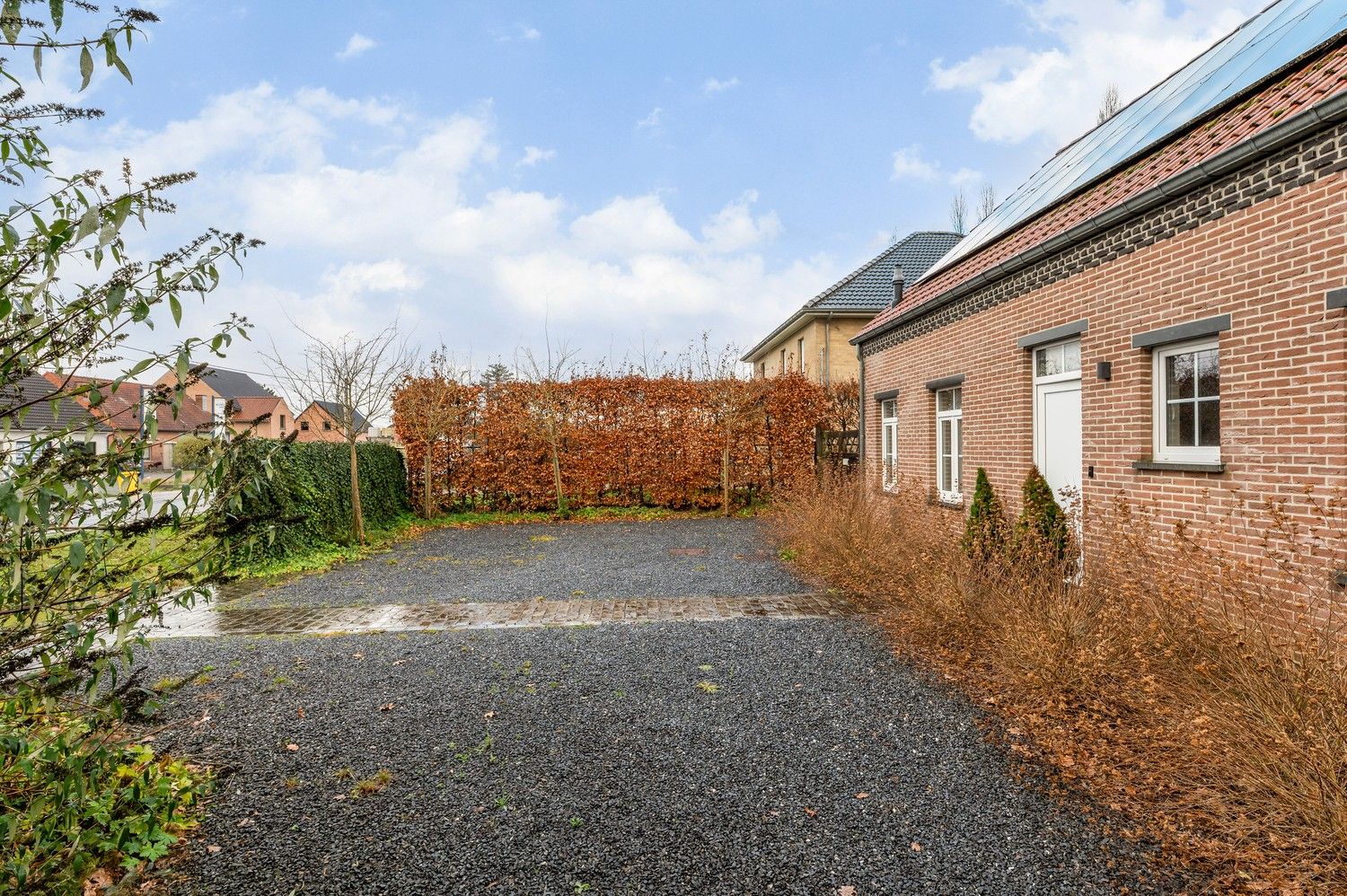 Charmante woning met 4 slpkm met weiland en stallen foto 5