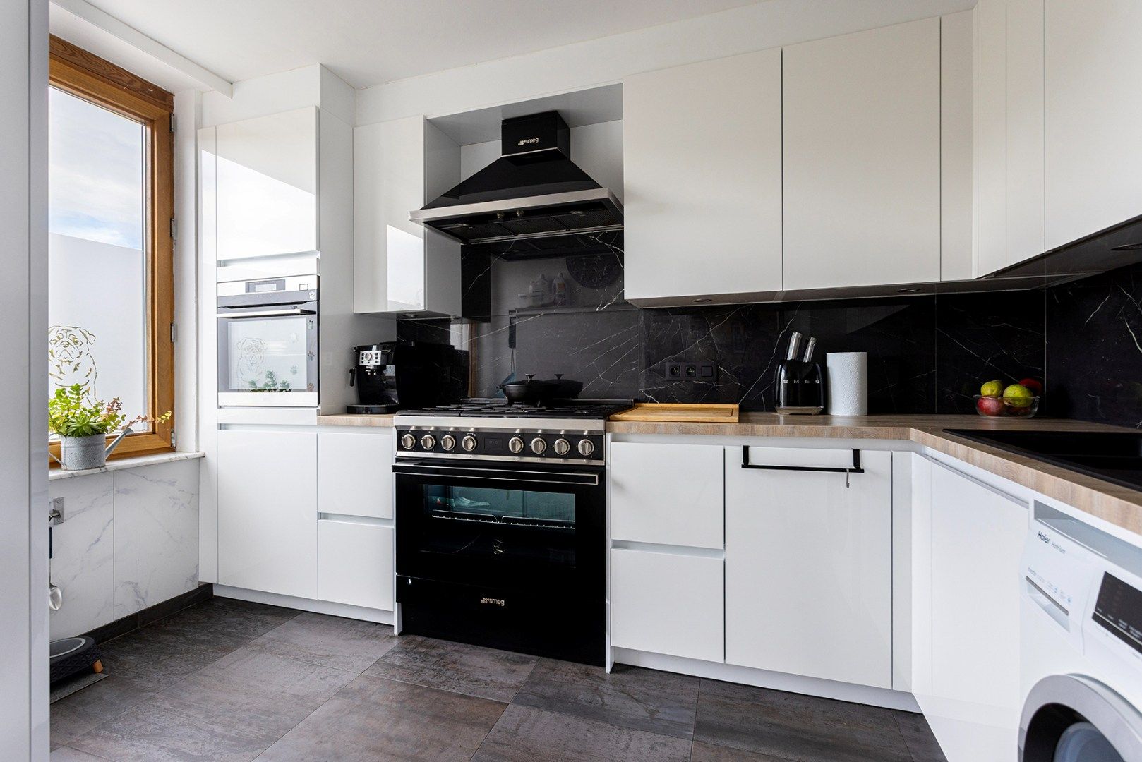 Energiezuinig gerenoveerd 2-slaapkamer appartement (2v) met terras!  foto 2