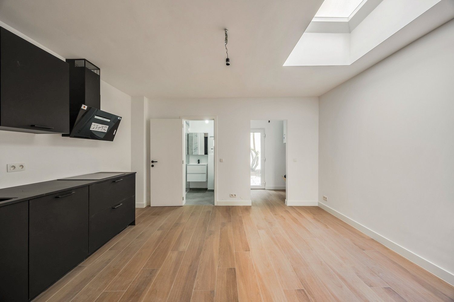 Gerenoveerd gelijkvloers appartement met 1 slaapkamer in het hart van Antwerpen foto {{pictureIndex}}