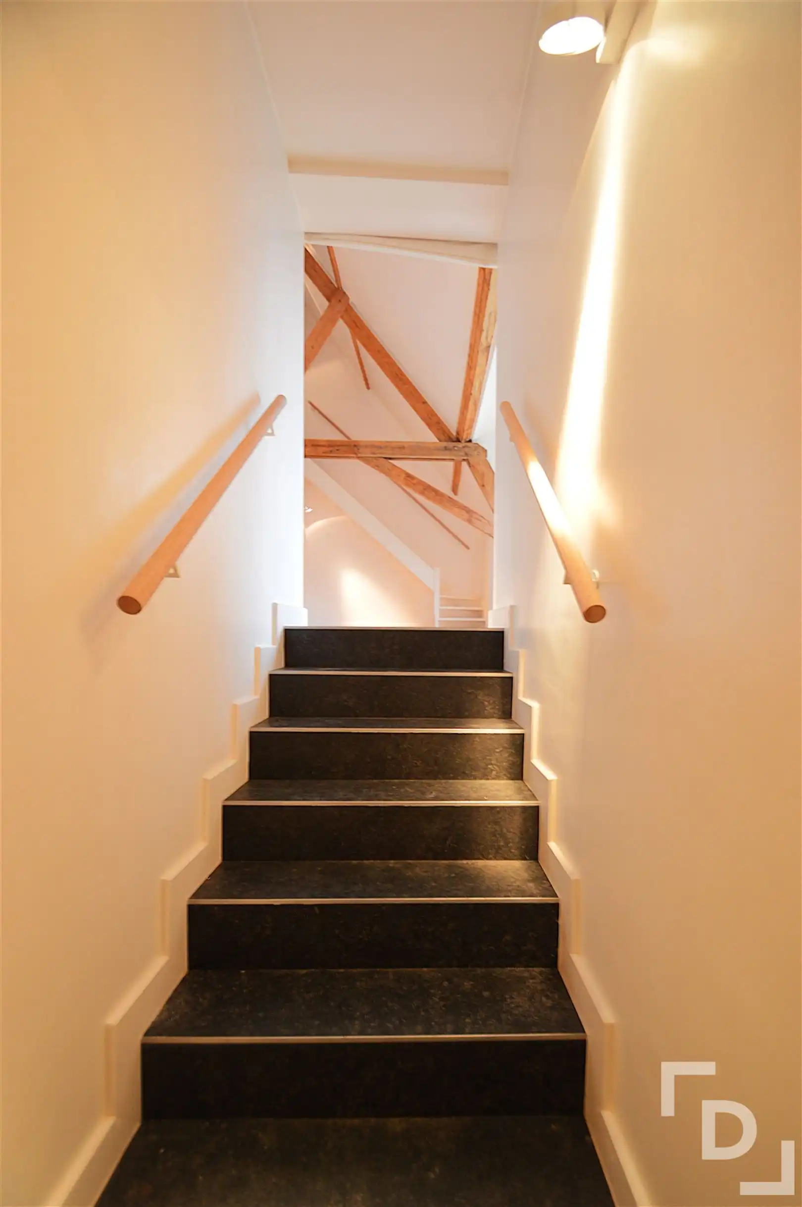 Ruim duplex appartement met garage te huur op toplocatie in Ieper foto 22