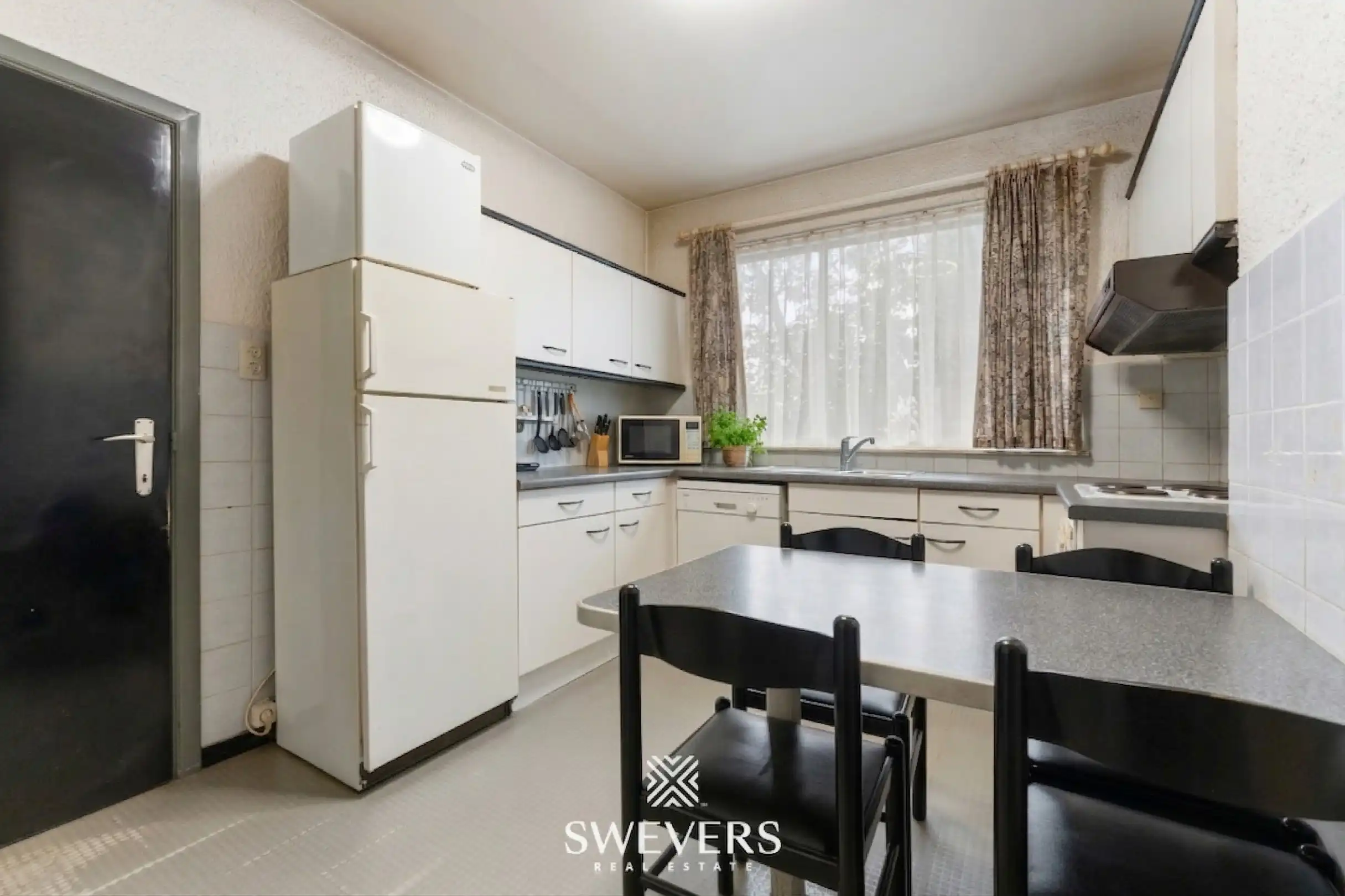 Ruime halfopen bebouwing met 4 slaapkamers en veel renovatiepotentieel op topligging in Hasselt foto 11