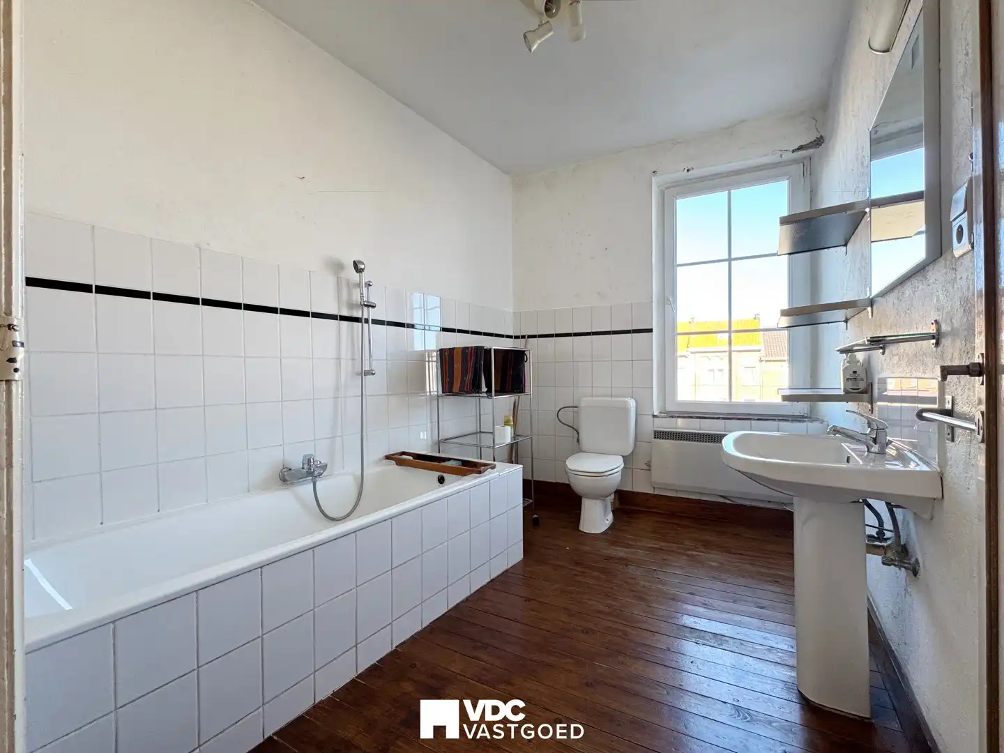 Te renoveren stadswoning met potentieel in centrum Borgloon foto 7