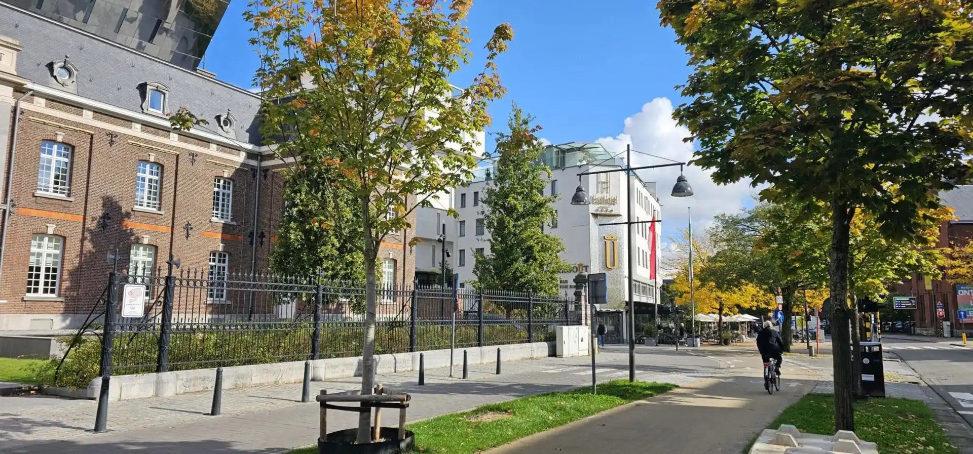 Guffenslaan – Hasselt Zeer praktische, ondergrondse autostaanplaats te koop, gelegen op de kleine ring van Hasselt. foto {{pictureIndex}}