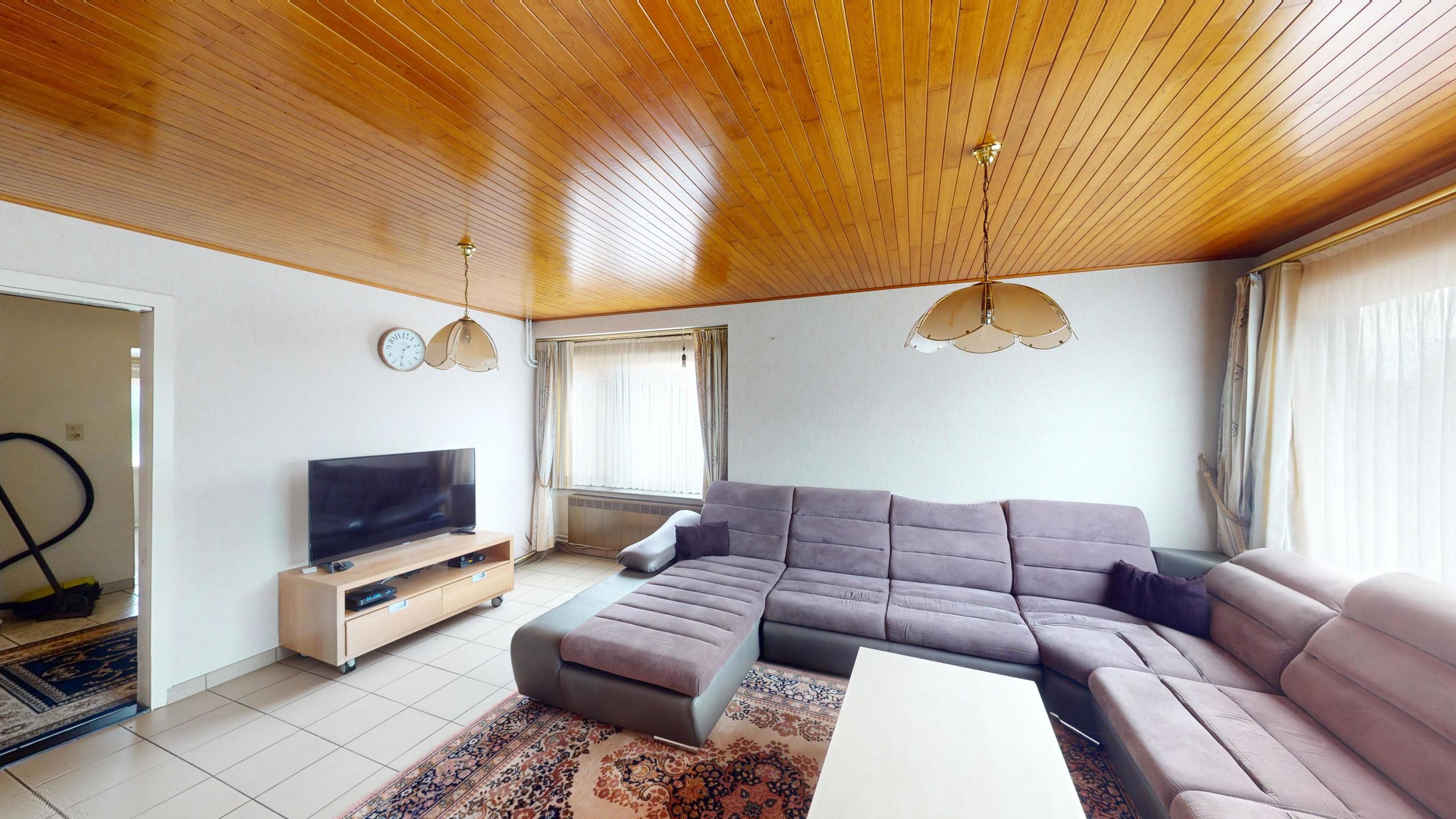 Te renoveren woning met potentieel te koop in Houthalen! foto 6