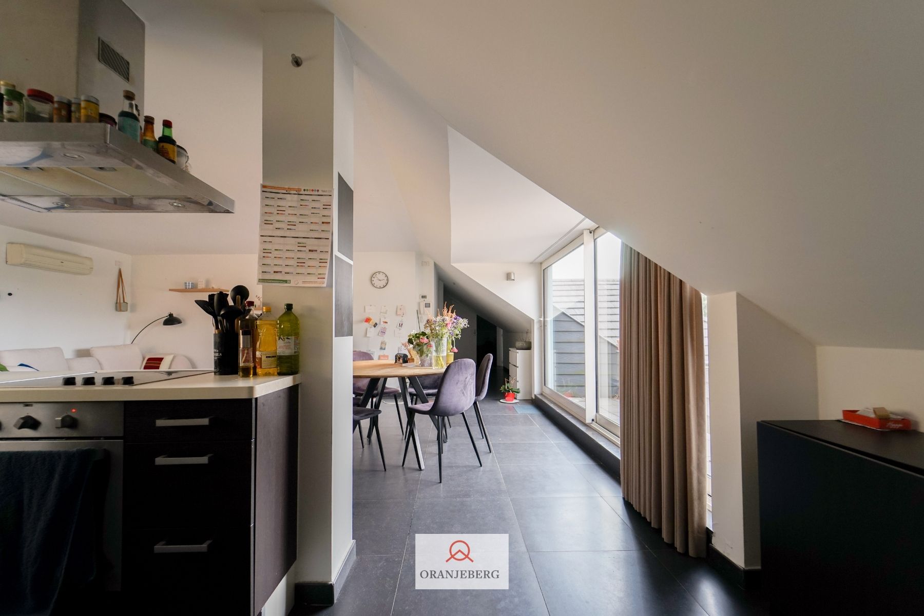 Centraal gelegen 2 slaapkamer-appartement met zicht op de Coupure! foto 18