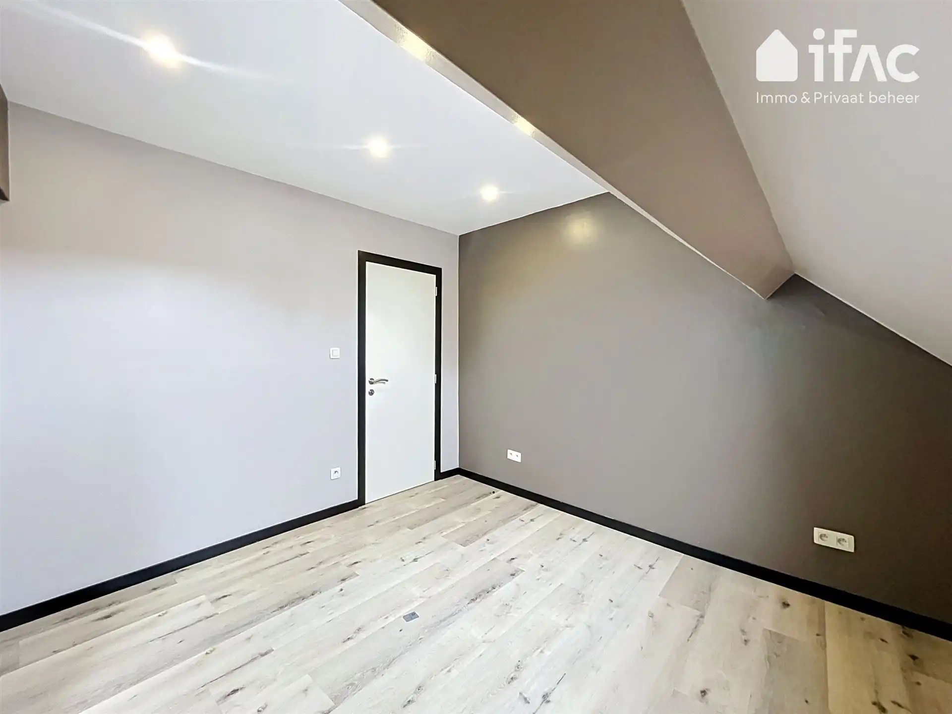 Rustig gelegen woning met 4 slaapkamers en 2 badkamers foto 28