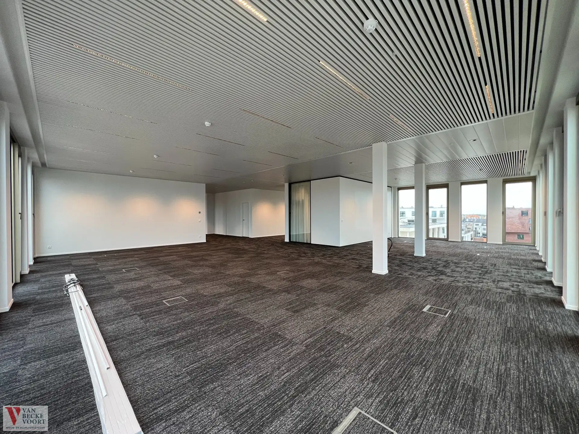 Handelspand 417m² in nieuwbouwresidentie foto 3