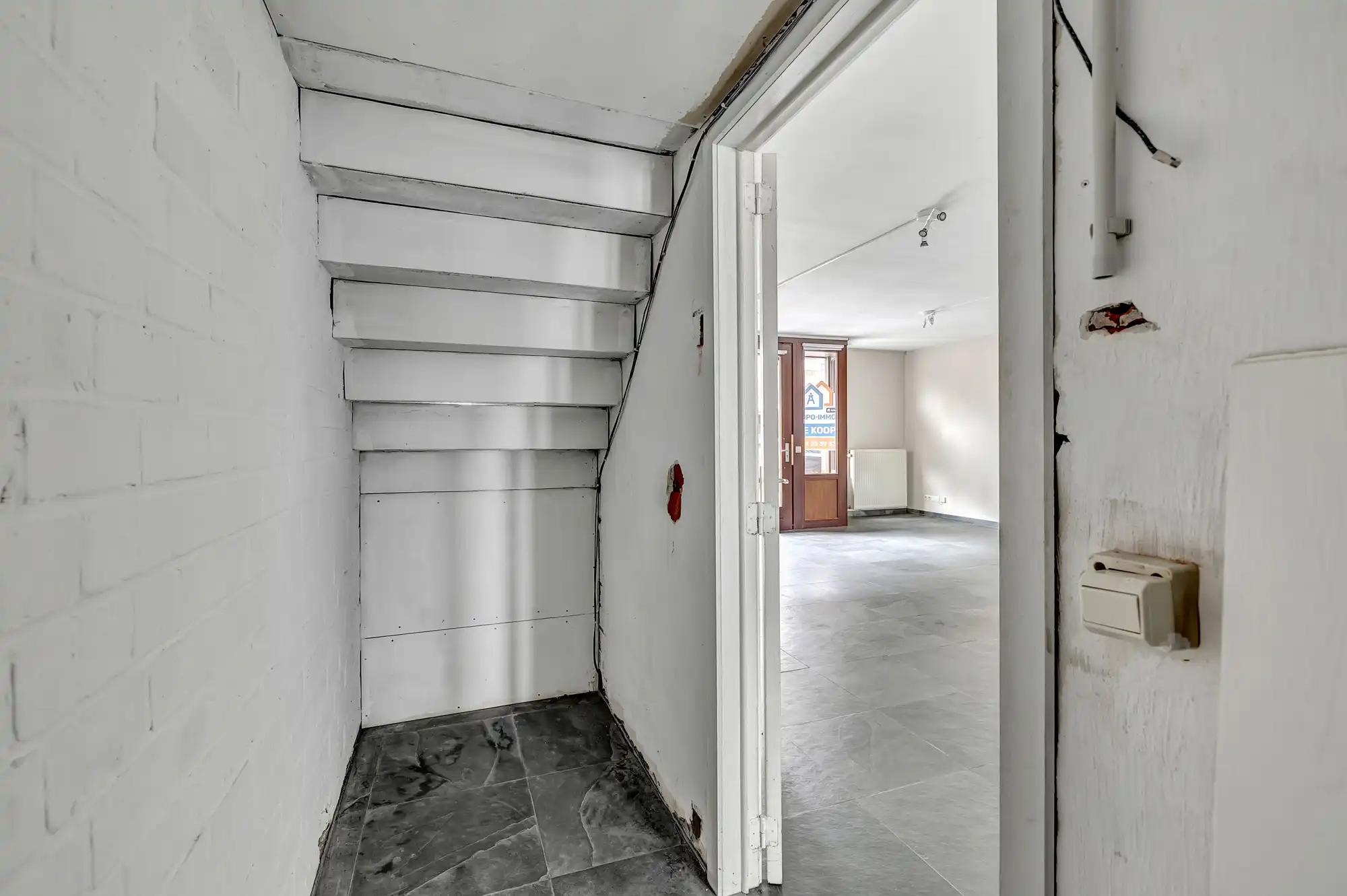 Veelzijdige handelsruimte op centrale ligging met garagebox foto 13