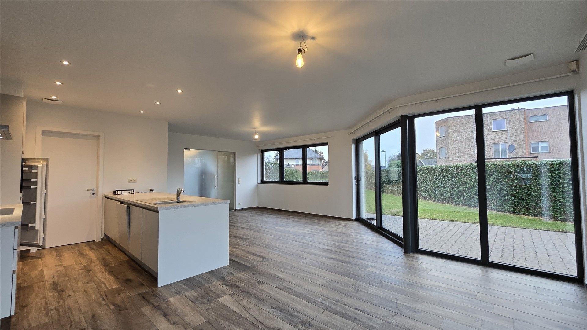 Moderne, energiezuinige woning (200m²) met 4 slaapkamers en tuin foto 8