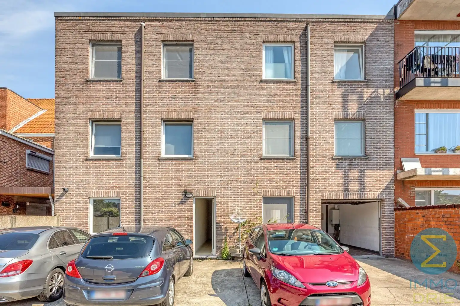 Opbrengsteigendom met 3 verhuurde appartementen en garages foto 2