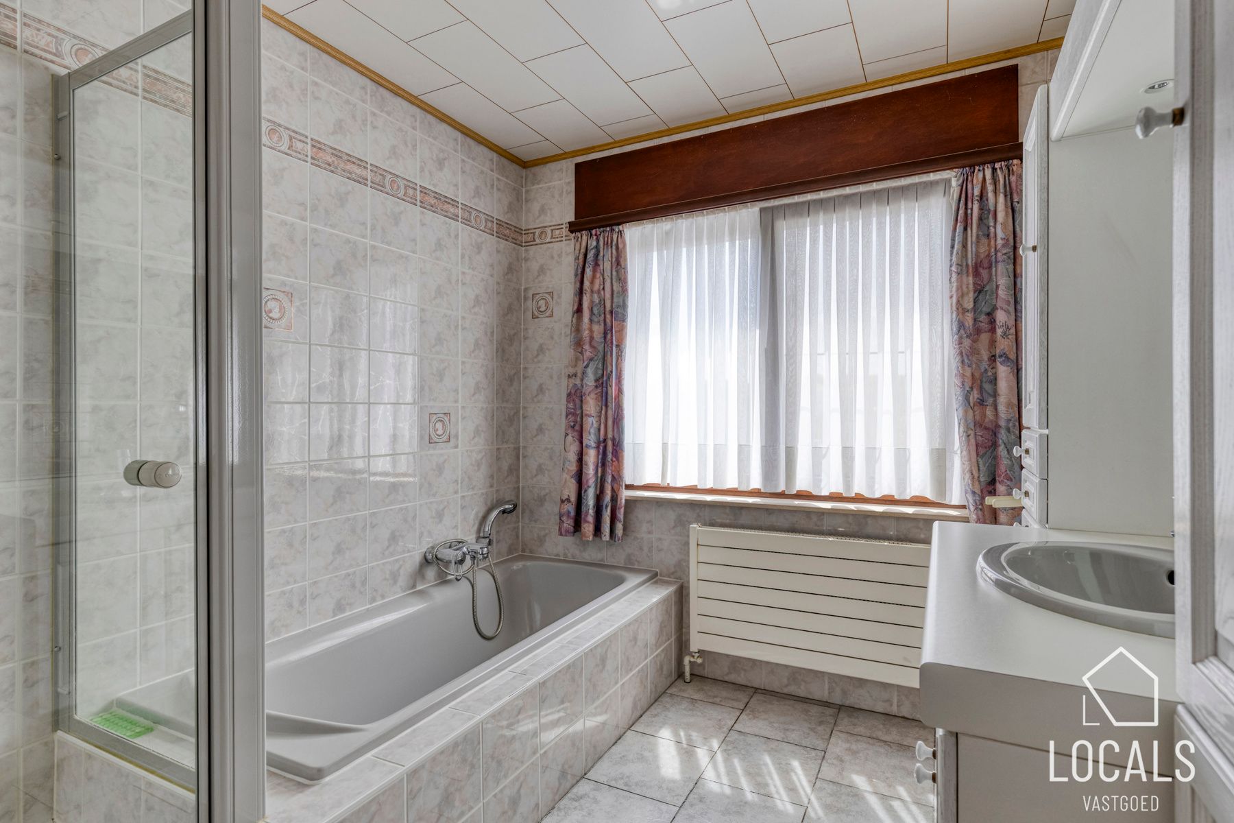 Solide viergevelwoning met potentieel foto 13
