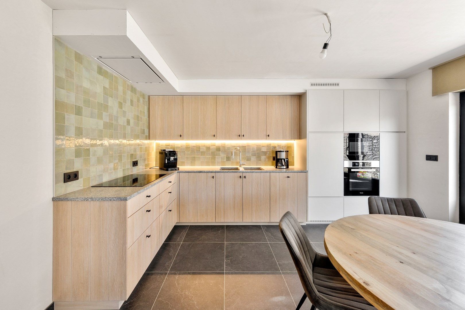 Prachtig gerenoveerde villa met 4 slaapkamers en ruime loods. foto 6