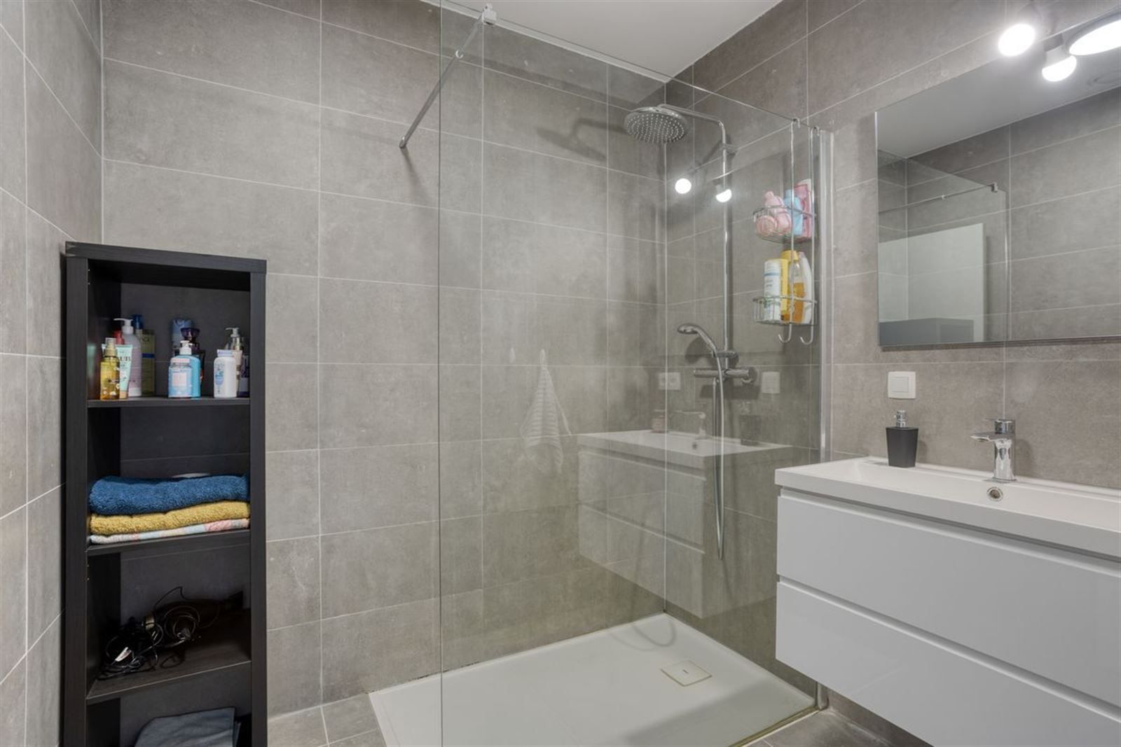 Gelijkvloers appartement met 2 slaapkamers en tuin  foto 12