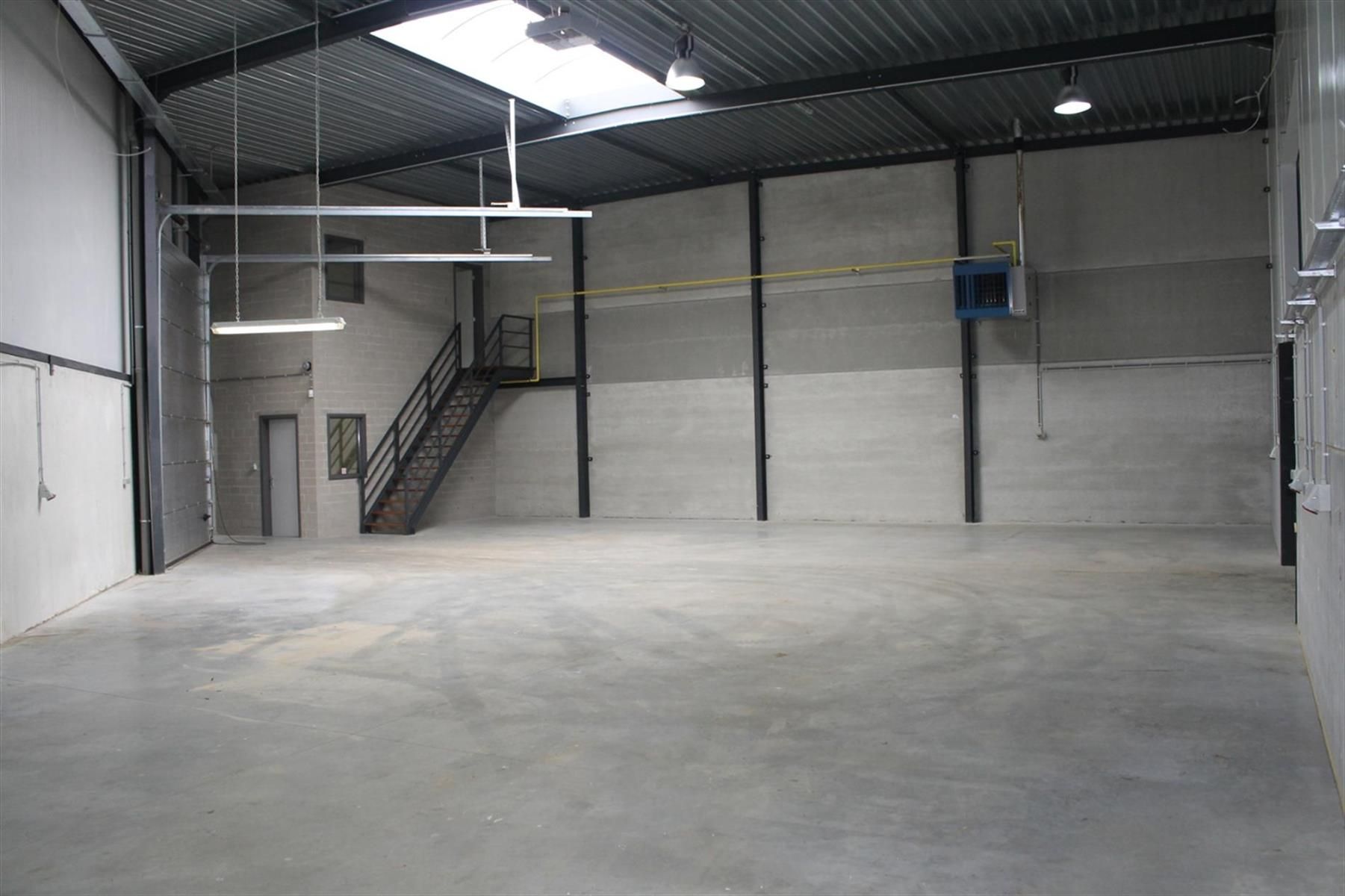 Opslag - / bedrijfsruimte van 263m². foto 2