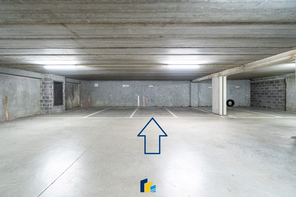 Inpandige parkeerplaats foto {{pictureIndex}}