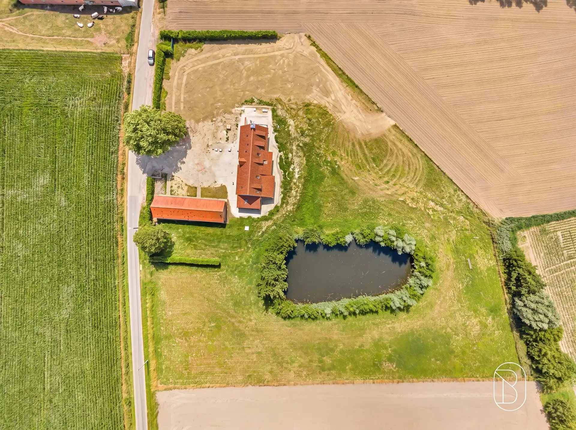 Uniek casco-landhuis met bijgebouw en vijver op TOP ligging! foto 5