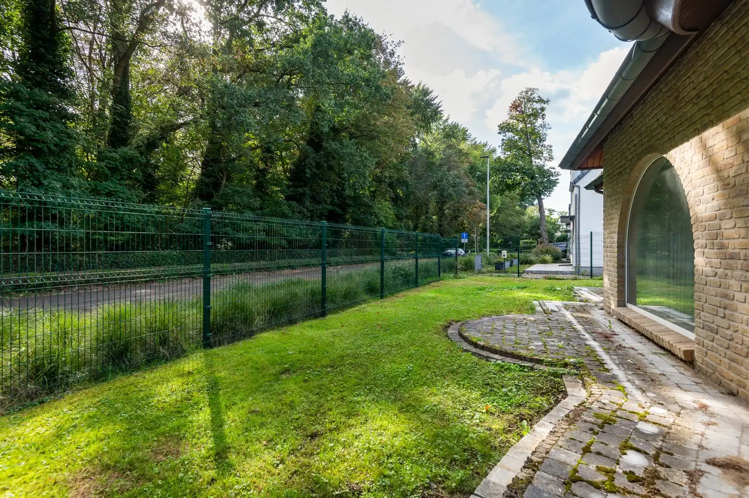 Vrijstaande woning met 2 slaapkamers, inpandige garage en tuin te Wijnegem! foto 16