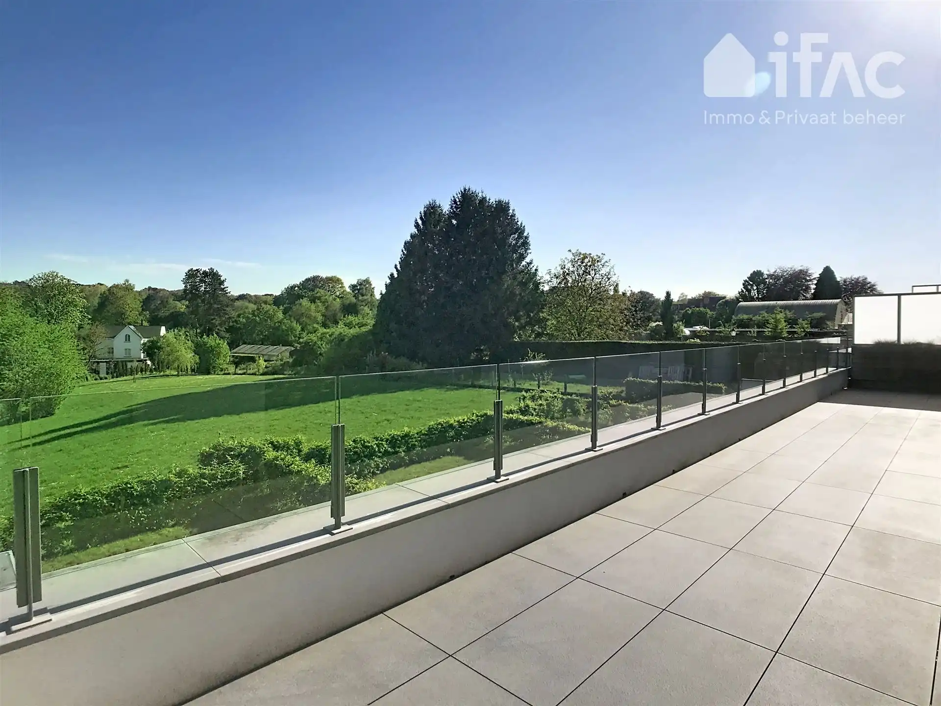 Modern appartement met prachtig terras en dubbele garagebox foto 5
