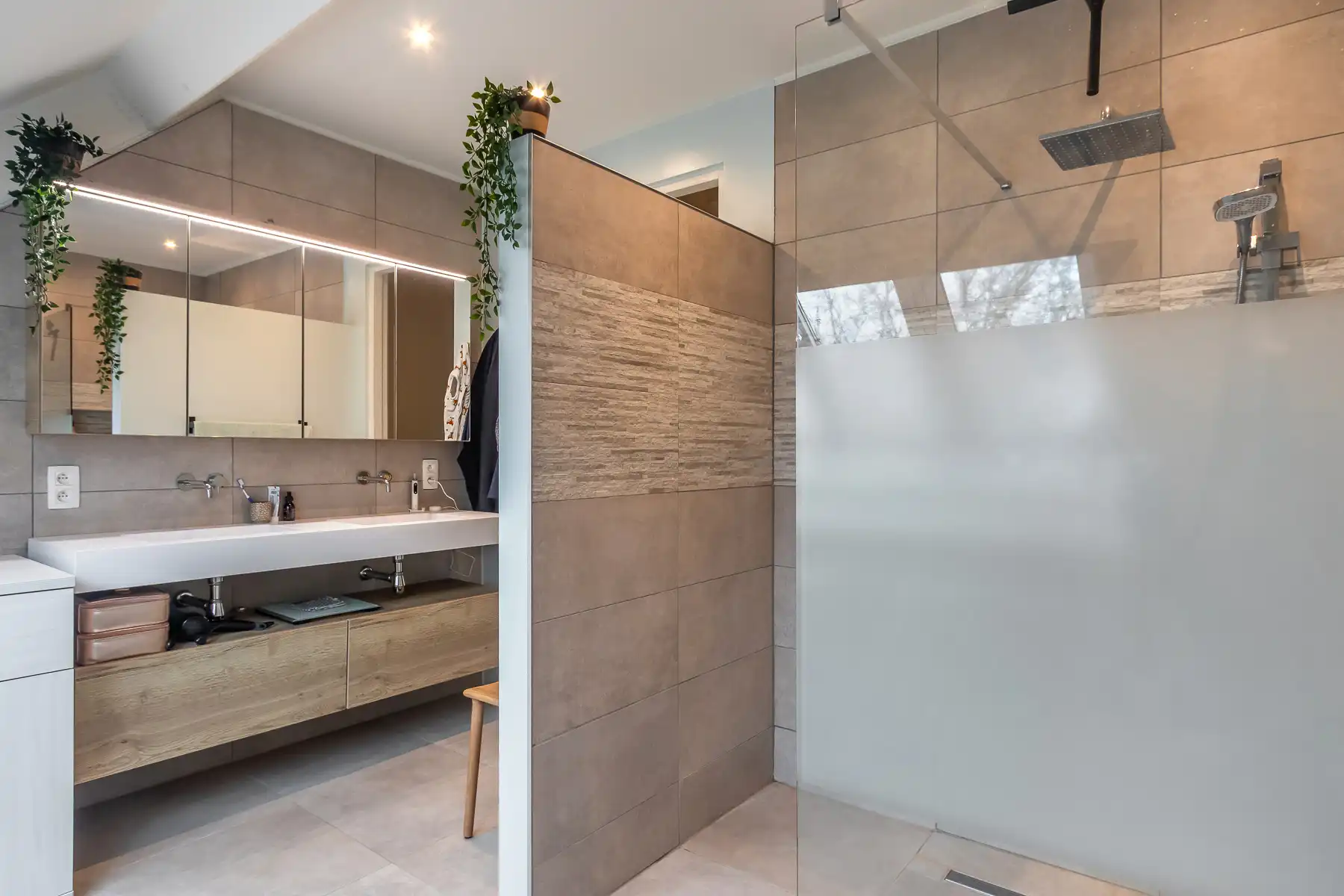 Ruime, gerenoveerde gezinswoning met 3 slaap- en 2 badkamers foto 24