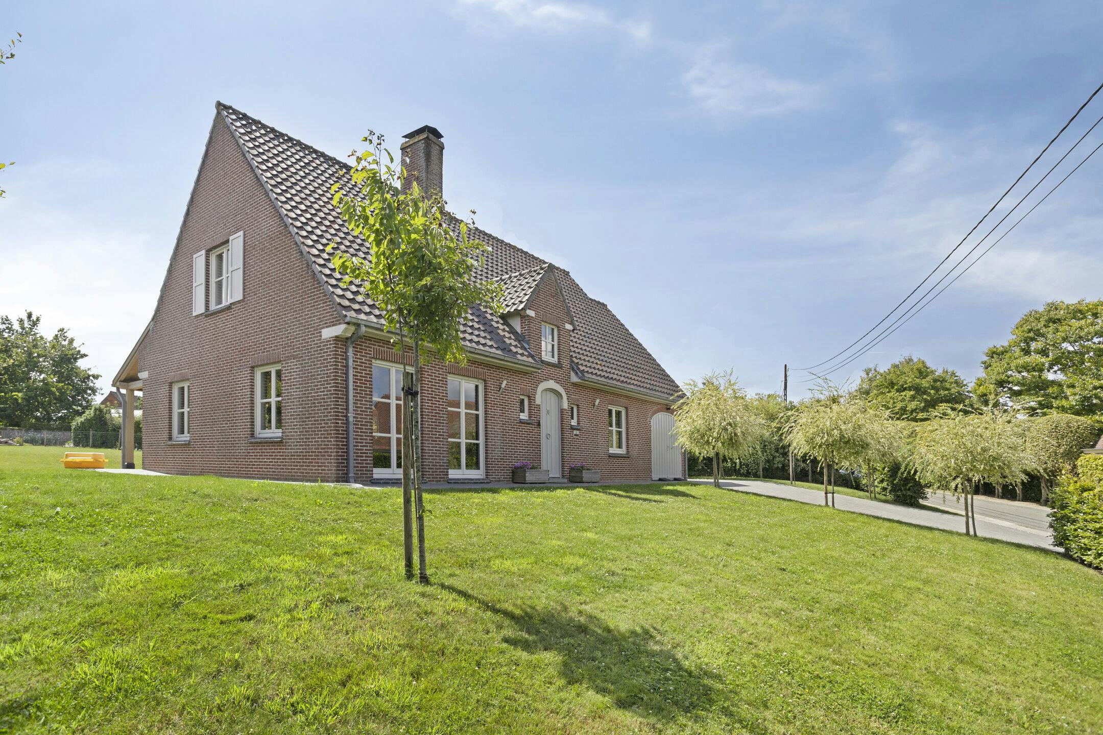 Instapklare gezinswoning in Zulzeke te koop foto {{pictureIndex}}