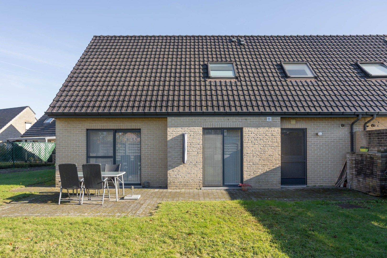 Halfopen recente woning te koop! foto 18