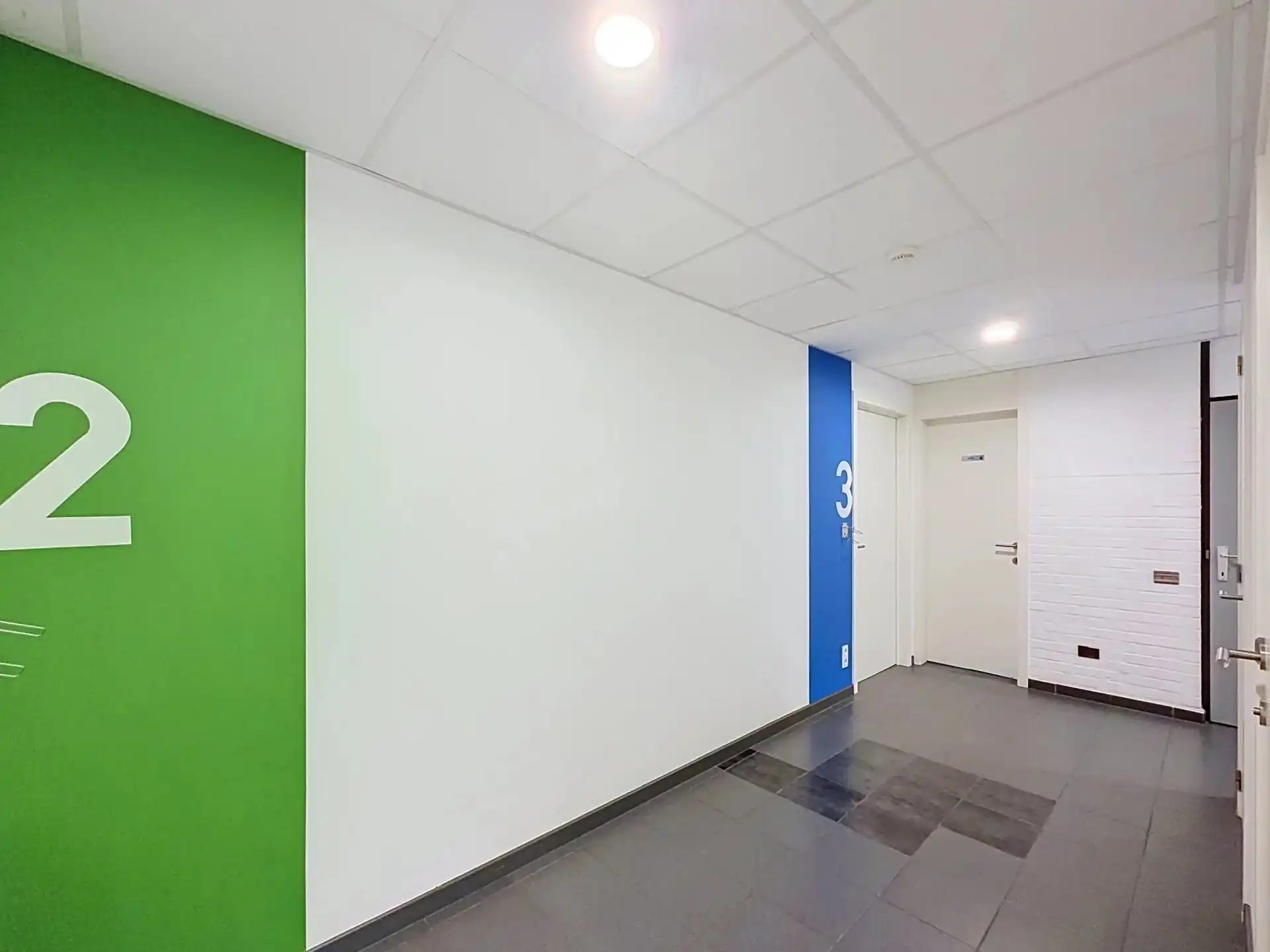 Ruime handels- en praktijkruimte van 170 m² te huur in Mol foto 13