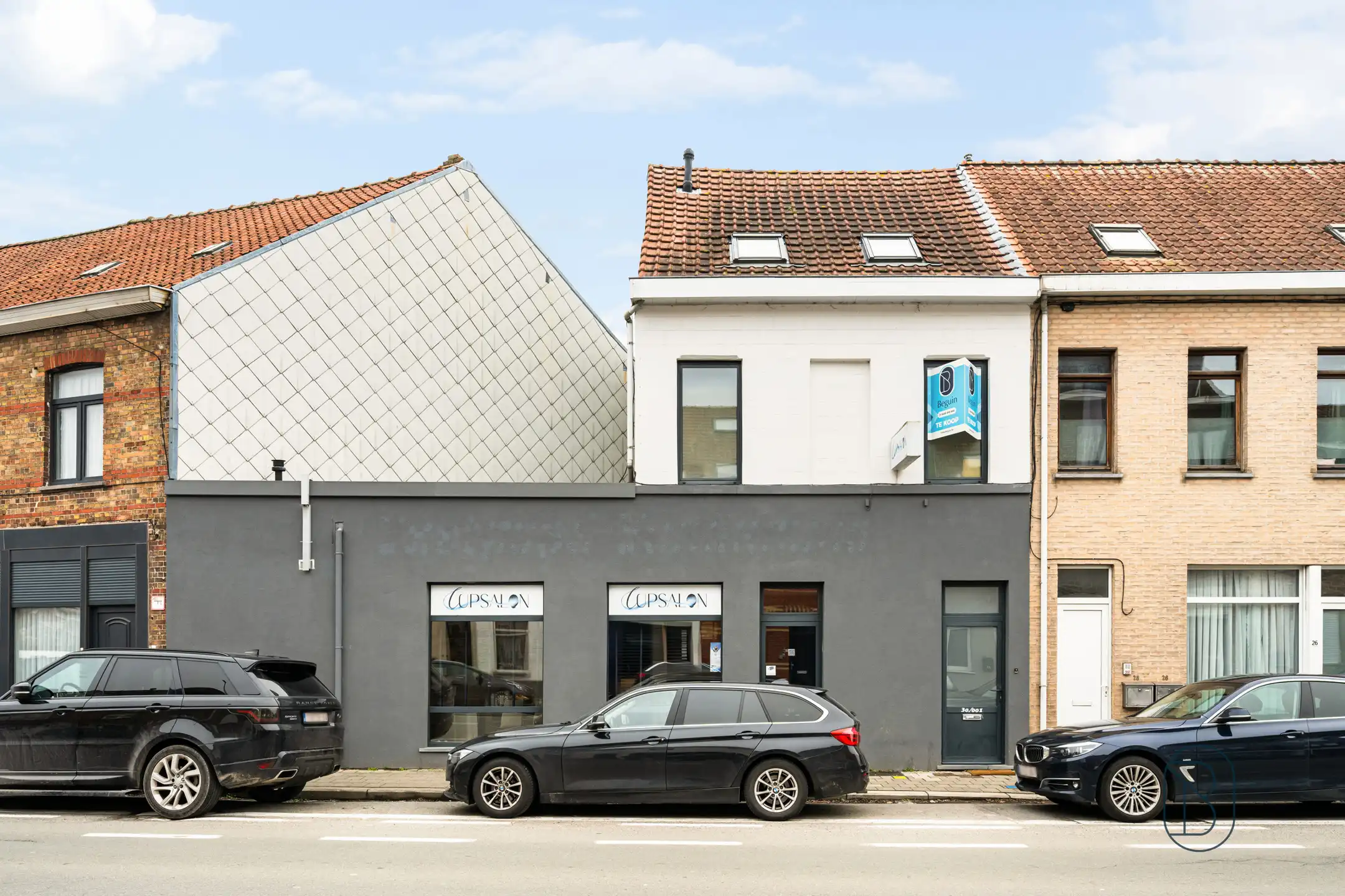 Topgelegen handelspand met verhuurd duplexappartement foto {{pictureIndex}}