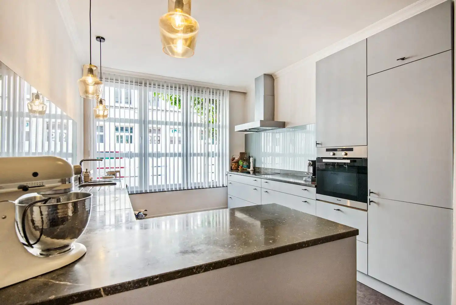 Instapklare woning met gezellige stadstuin foto 3
