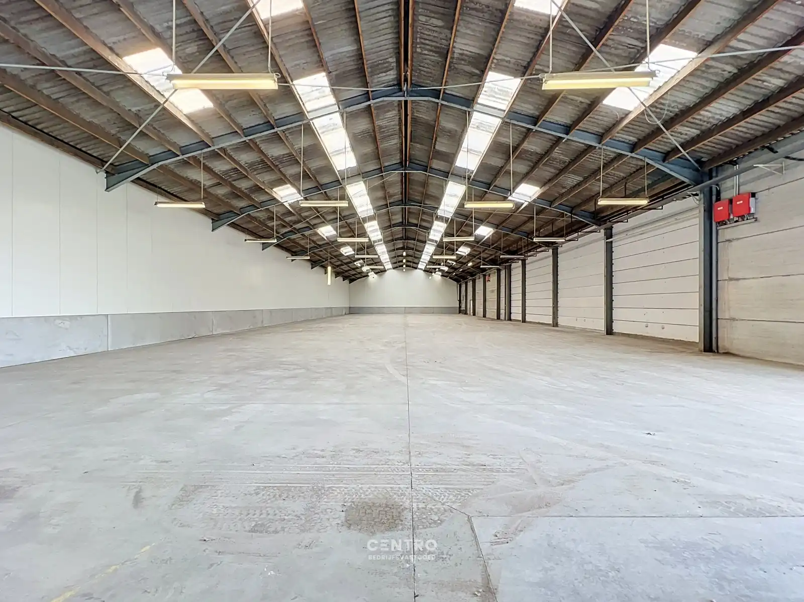 Multifunctioneel bedrijfsgebouw op een perceel van 10.321 m² te Kuurne! foto 7