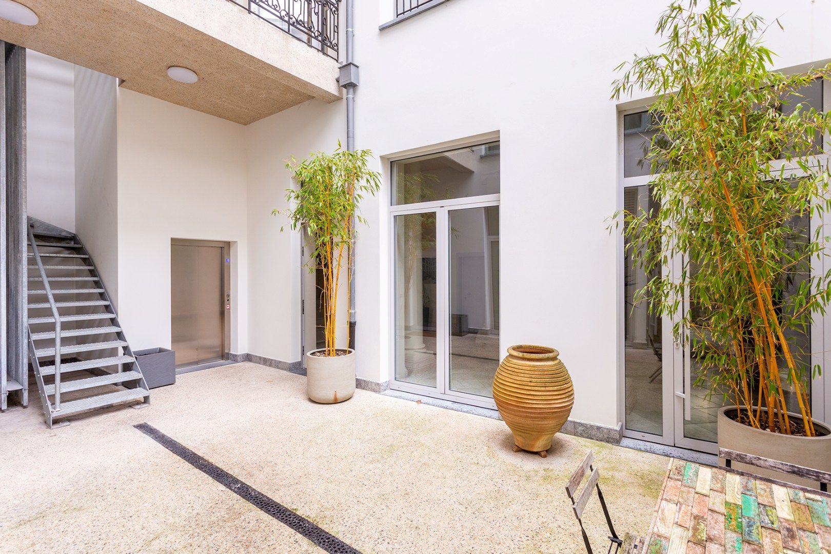 Sfeervol 1-slaapkamerappartement met groot terras foto 11