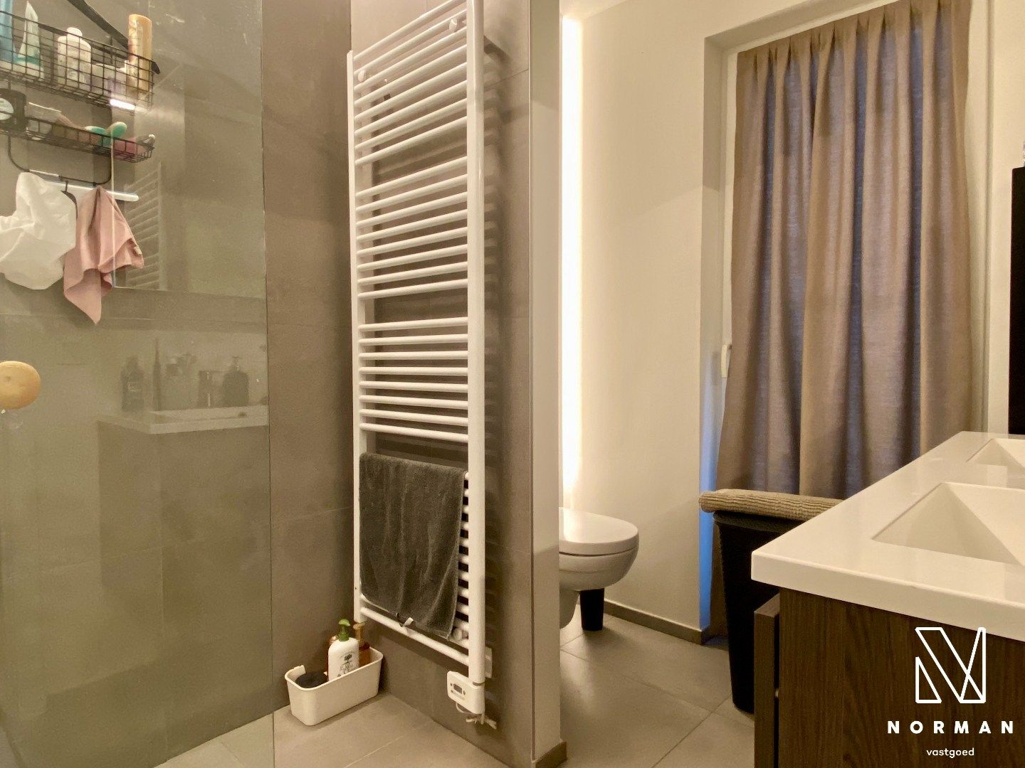 Gelijkvloers appartement in centrum Zwevegem met 2 slaapkamers en voor-en achtertuin foto 4