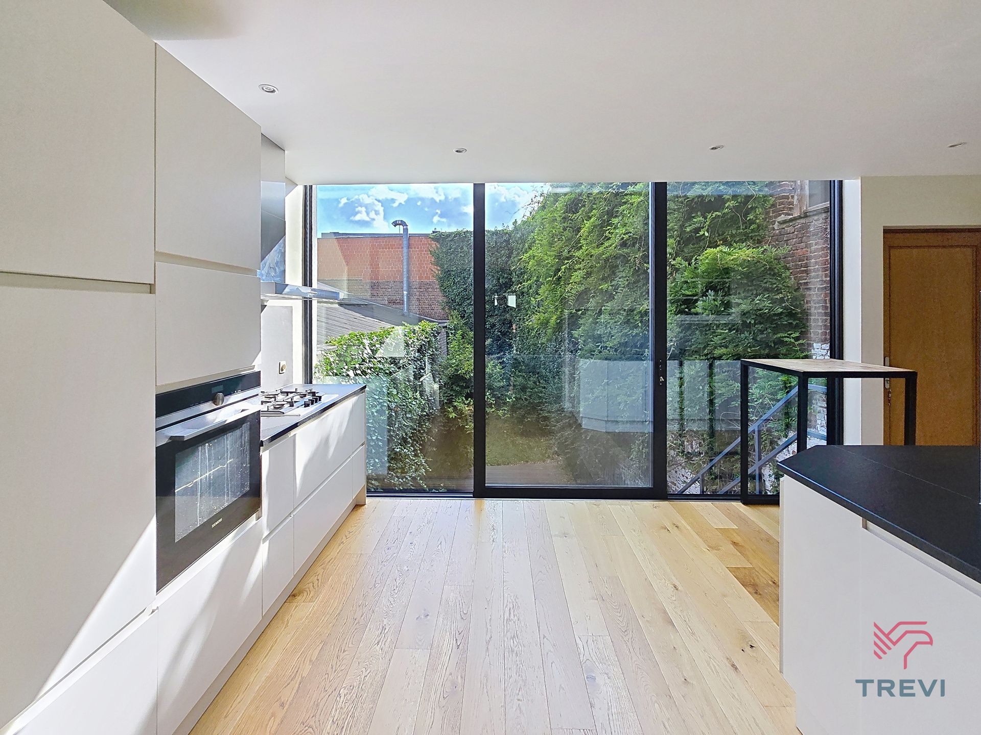 Ruim huis van ± 240 m², ideaal voor een woongroep foto 2