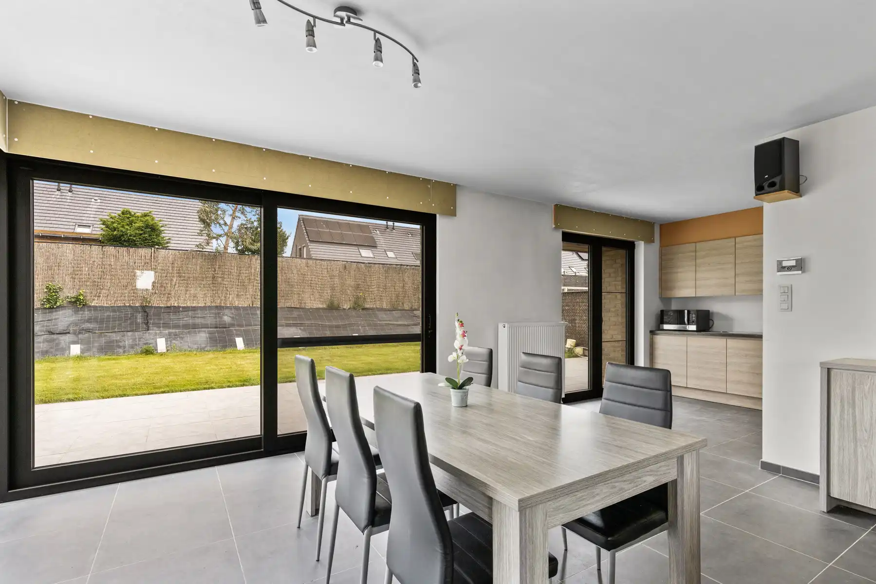 Instapklare open bebouwing met 4 slaapkamers foto 5