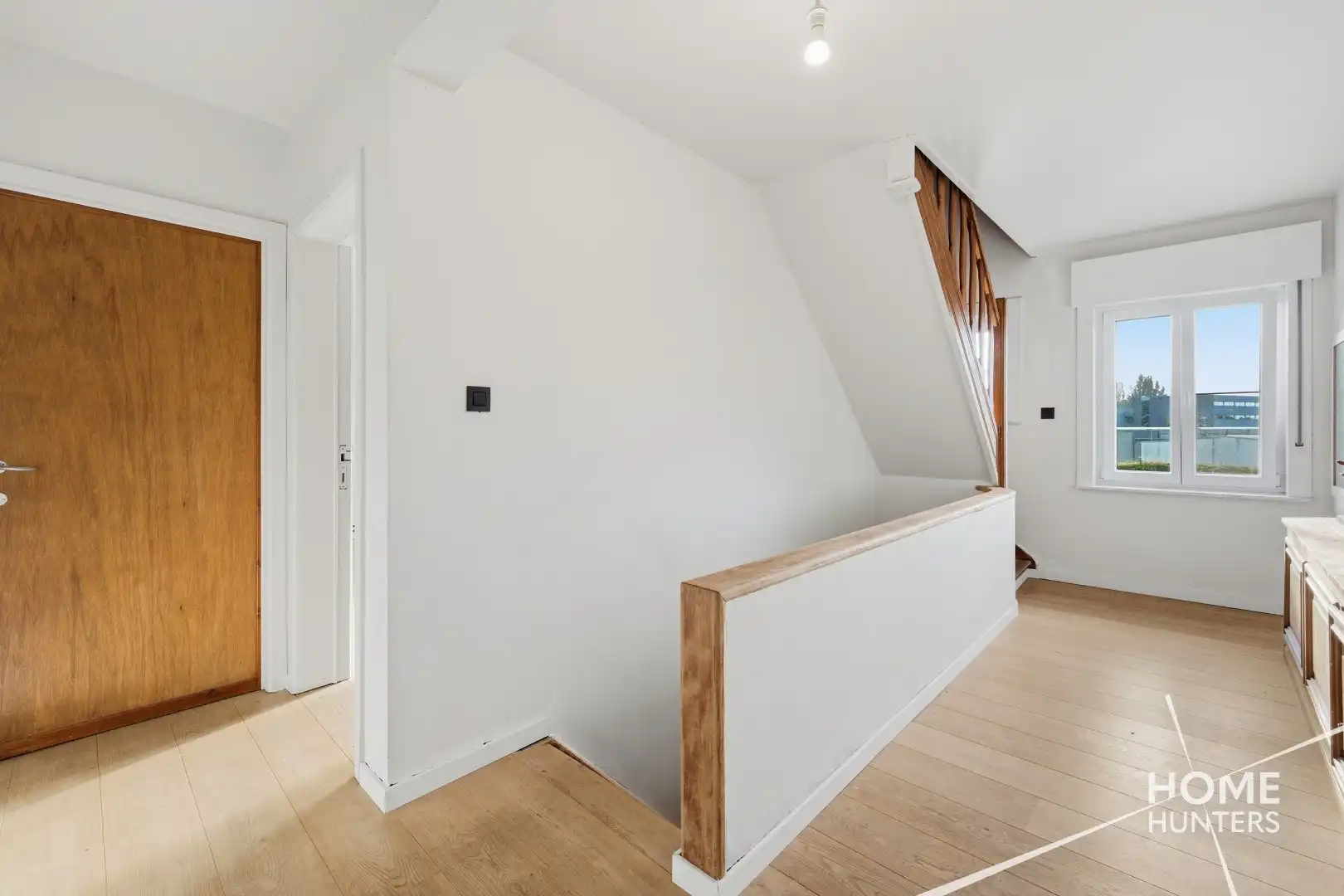 Prachtig gerenoveerde woning met 4 slaapkamers en een ruime tuin vlak bij het historische hart van Ieper! foto 14
