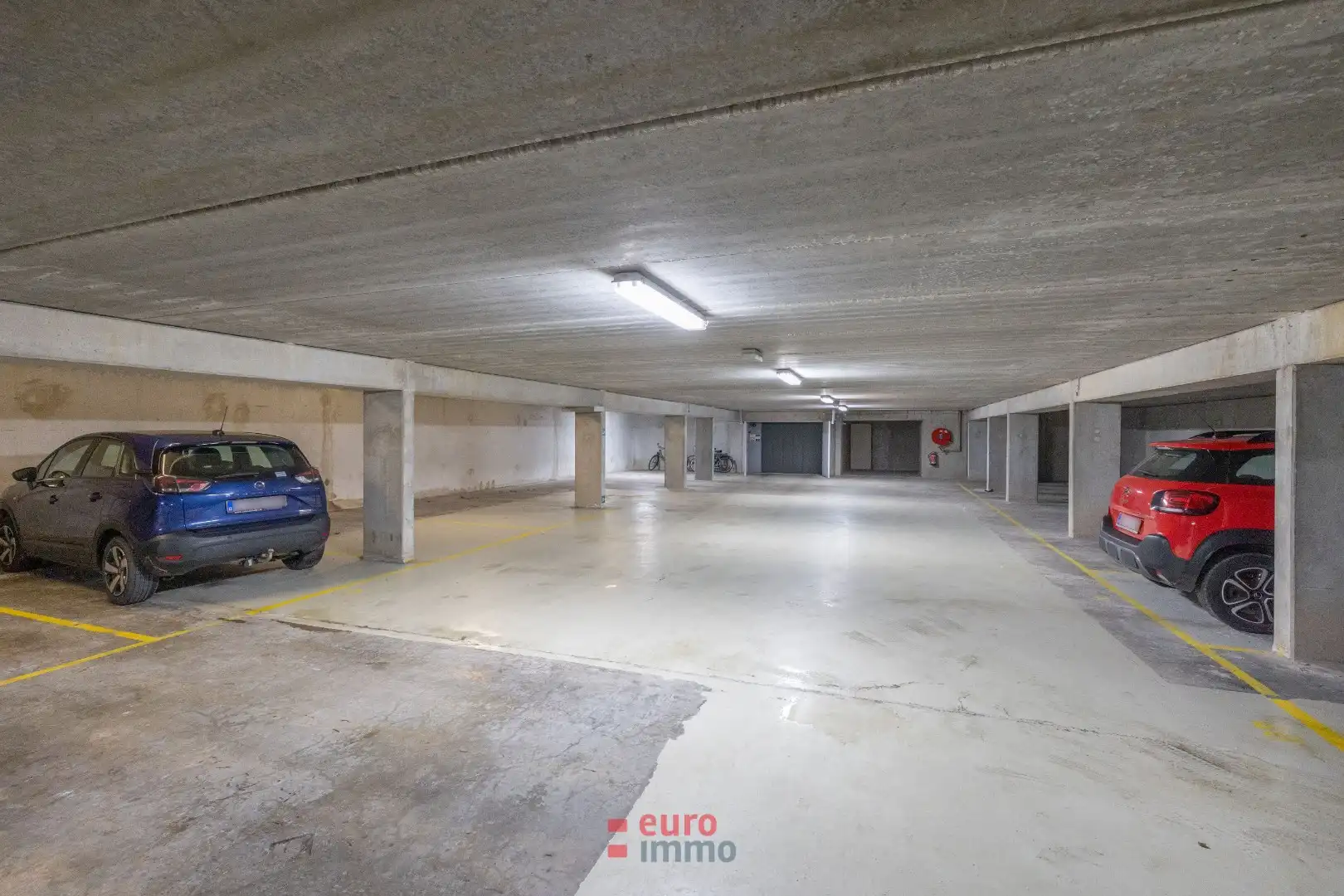 Vlot inrijdbare autostaanplaats op centrale locatie in Nieuwpoort foto 3