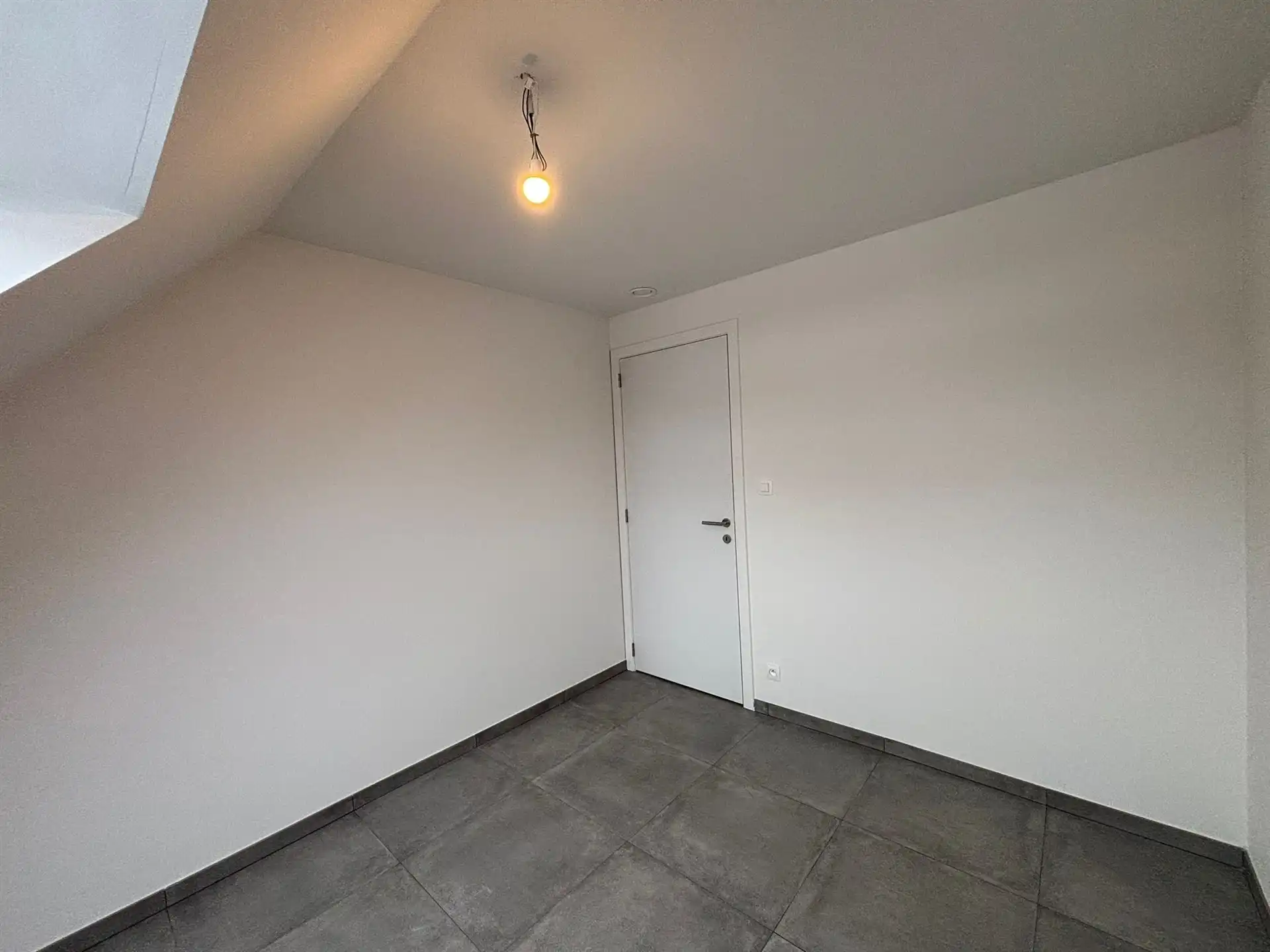 Rustiggelegen, hoogwaardig afgewerkte nieuwbouwwoning nabij het centrum! foto 24