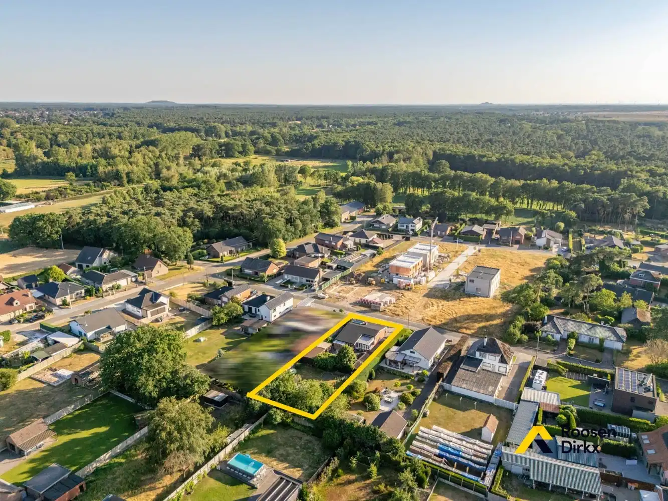 Perfect onderhouden gelijkvloerse woning op een perceel van bijna 12a in het groene hart van Limburg foto 2