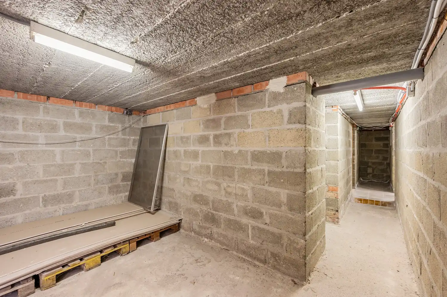 INSTAPKLARE WONING MET 3 SLAAPKAMERS + VOLLEDIG ONDERKELDERD foto 21