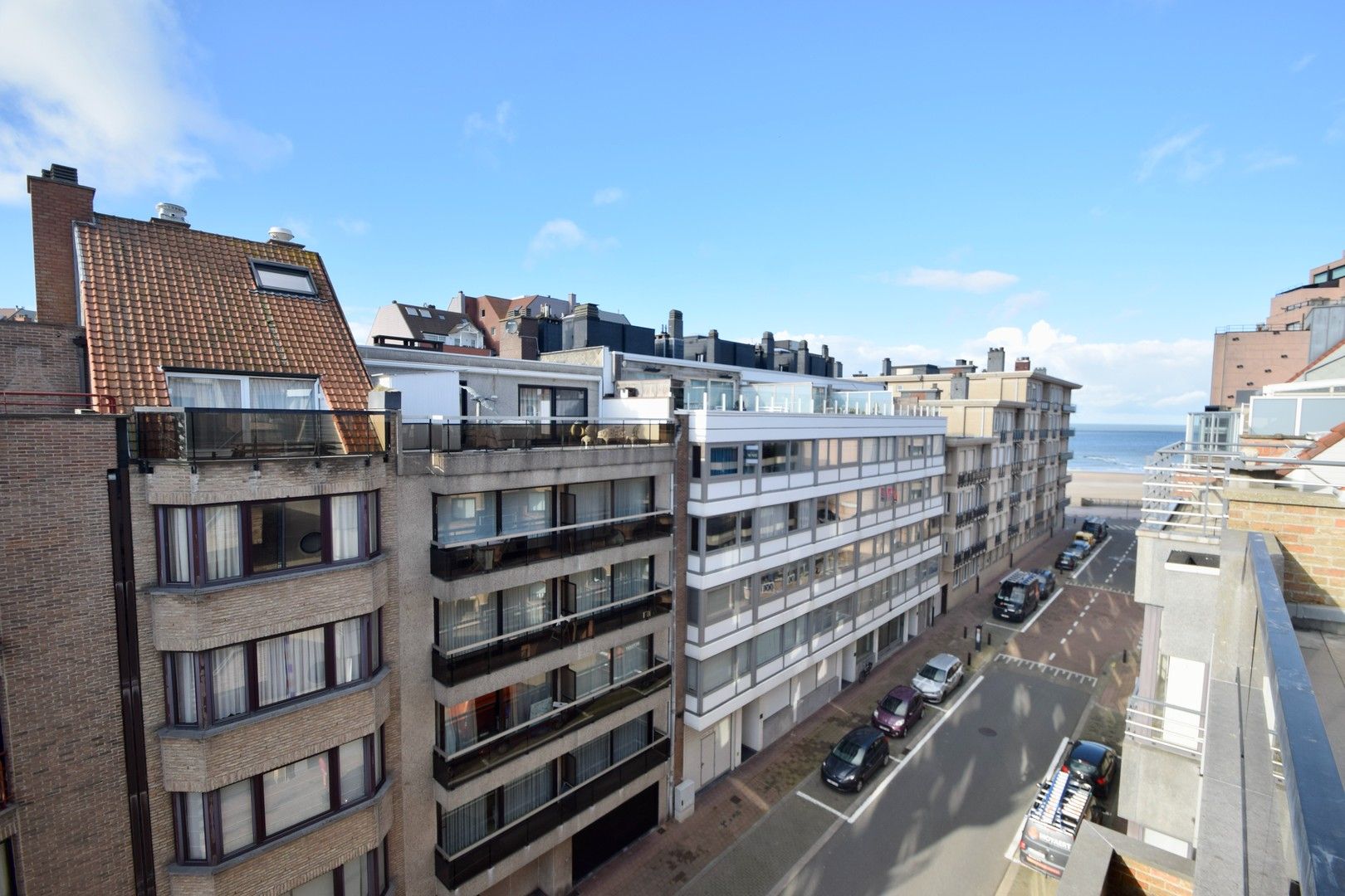 Prachtig penthouse appartement gelegen nabij de Zeedijk, de winkels en het Van Bunnenplein. foto 2