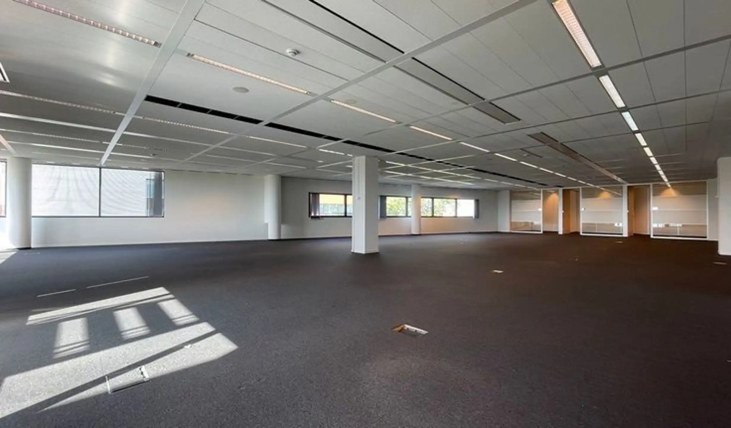 Moderne kantoorruimte in een strategische toplocatie  foto 11