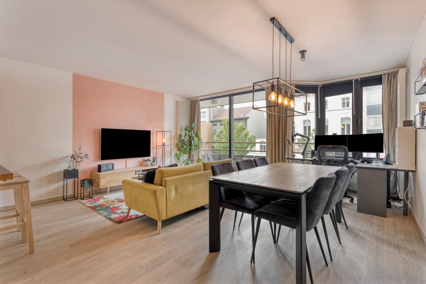 Instapklaar appartement met 2 terrassen in Sint-Niklaas foto {{pictureIndex}}