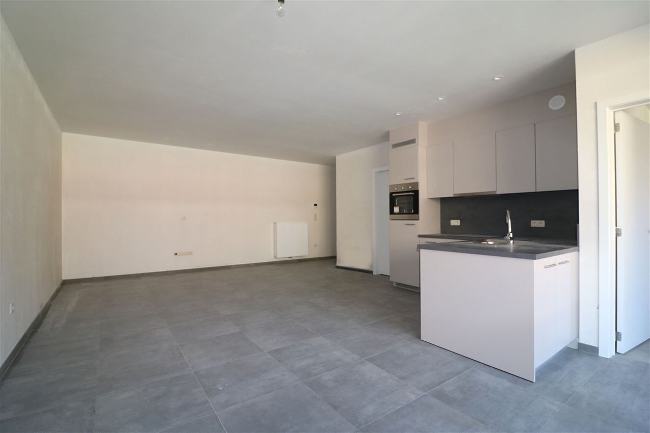 Heel recent gebouw, lift, terras, garage, 1 grote slpk. foto 10